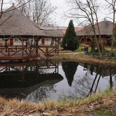 Ośrodek wypoczynkowy Szoloszem Farm *