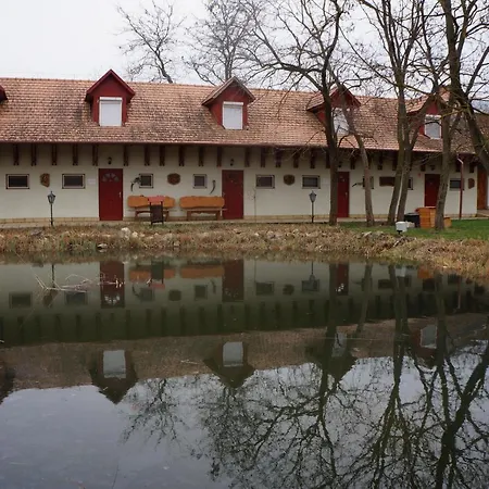 Ośrodek wypoczynkowy Szoloszem Farm *